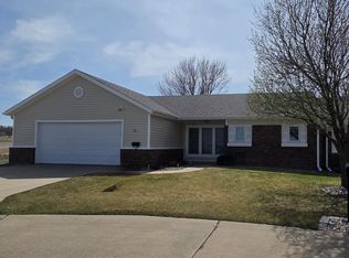 15 Park Village Ct, Le Mars, IA 51031