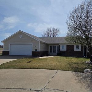 15 Park Village Ct, Le Mars, IA, 51031