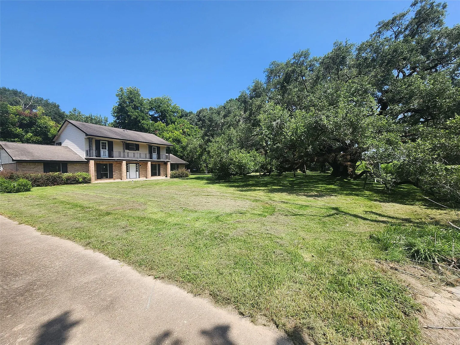 4 bed, 2.5 bath, 2840 sqft, $2,900 — Photo 2