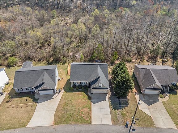 2nd image of 2520 Linmar Cir