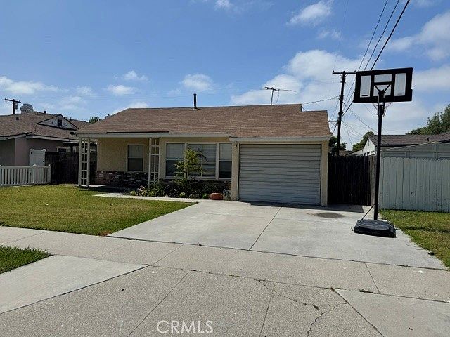 1st image of 11838 Gem St