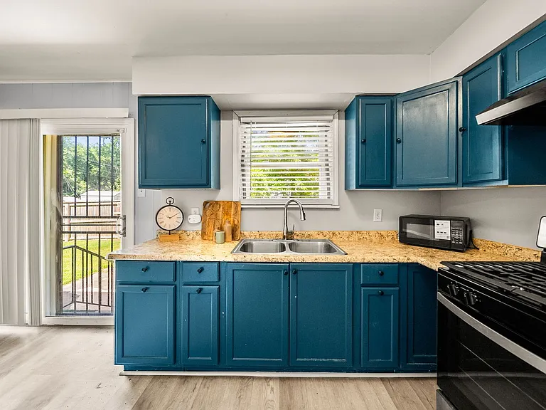 15 Village Ct — Photo 11