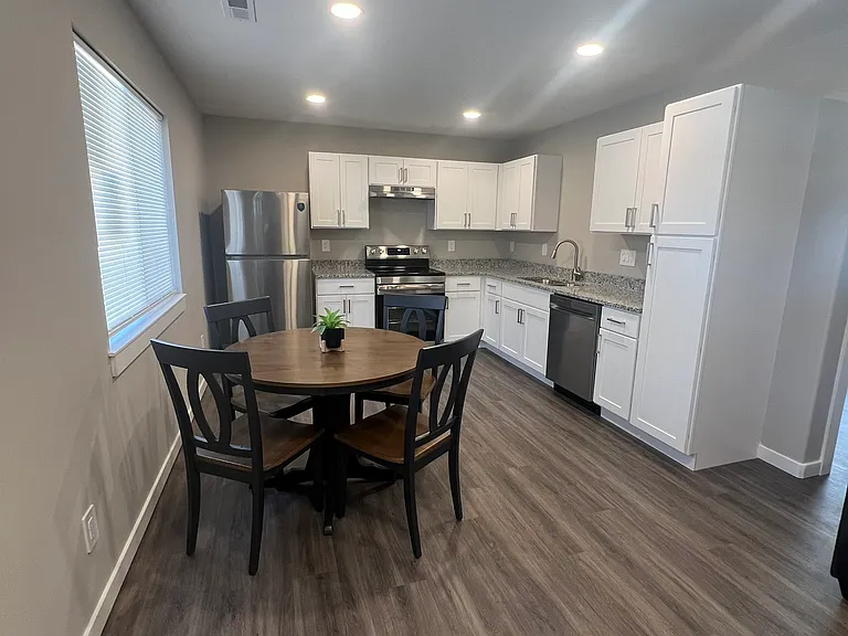 424 E Wood Ave — Photo 4