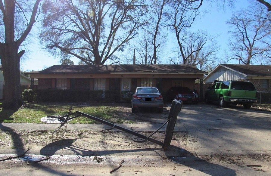 1st image of 3325 Red Bud Ln