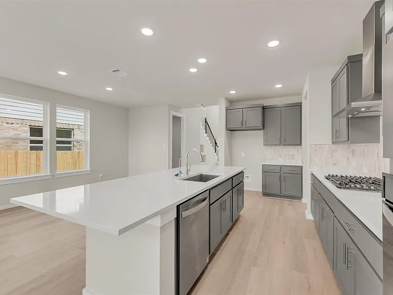 324 Amista Dr — Photo 12