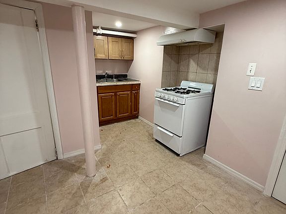 2nd image of 8914 145th St Floor 1