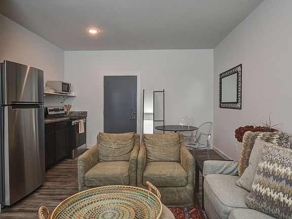 3rd image of 712 Main St #101