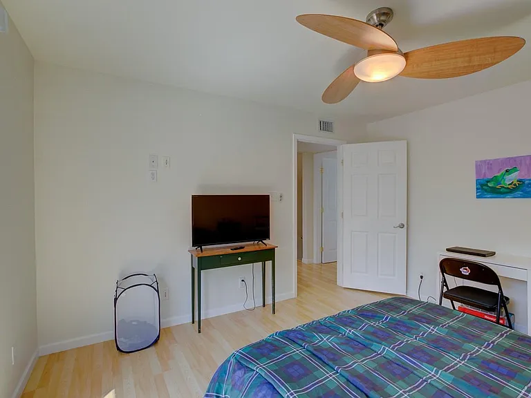 710 Castle Ridge Rd #B — Photo 21