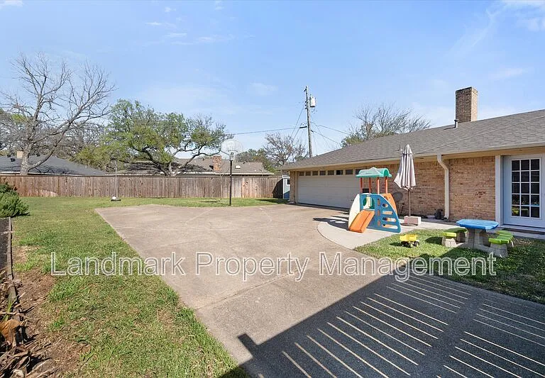 1415 Moss Rose Cir — Photo 36