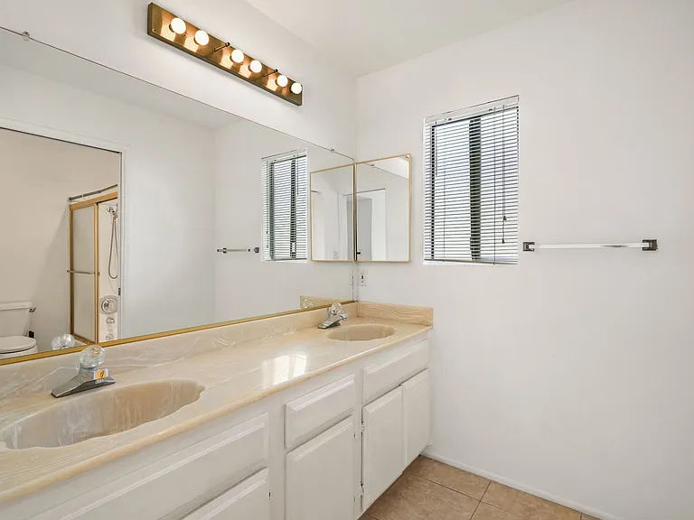 13203 Vanowen St #7 — Photo 12