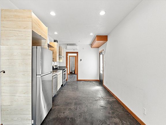 5th image of 5922 N Albina Ave APT 1