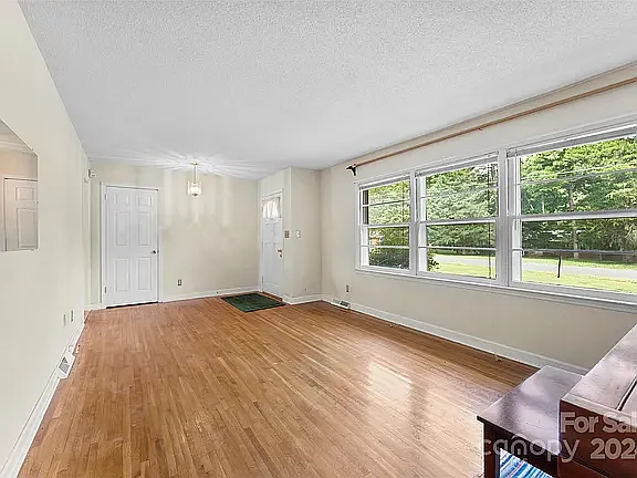 8105 Douglas Dr — Photo 8