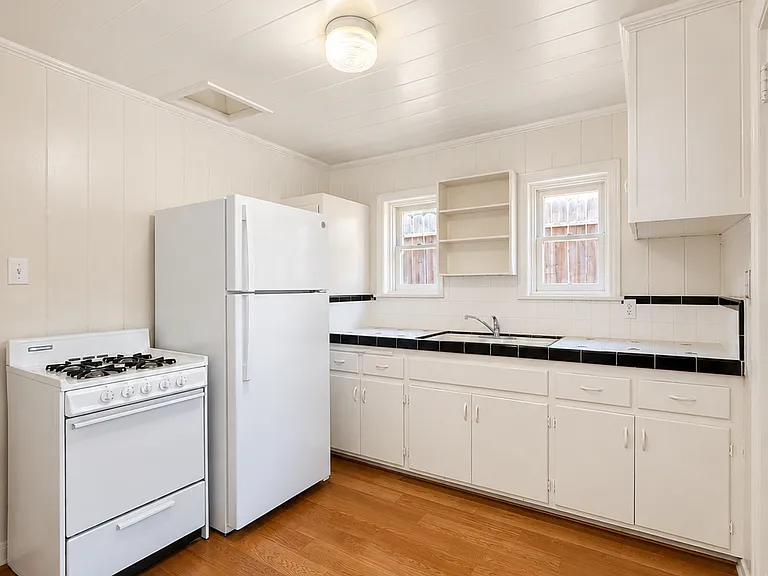 901 N Gardner St #2 — Photo 4