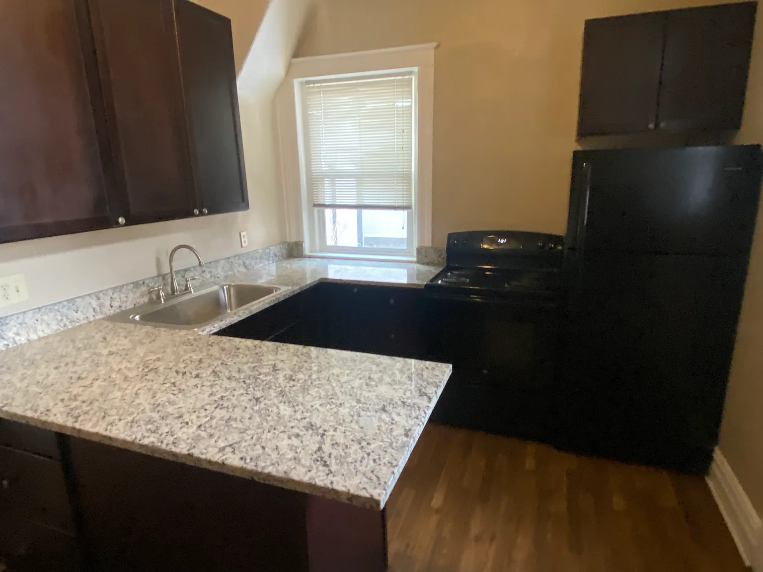 2 bed, 1.5 bath, 1200 sqft, $2,400 — Photo 3