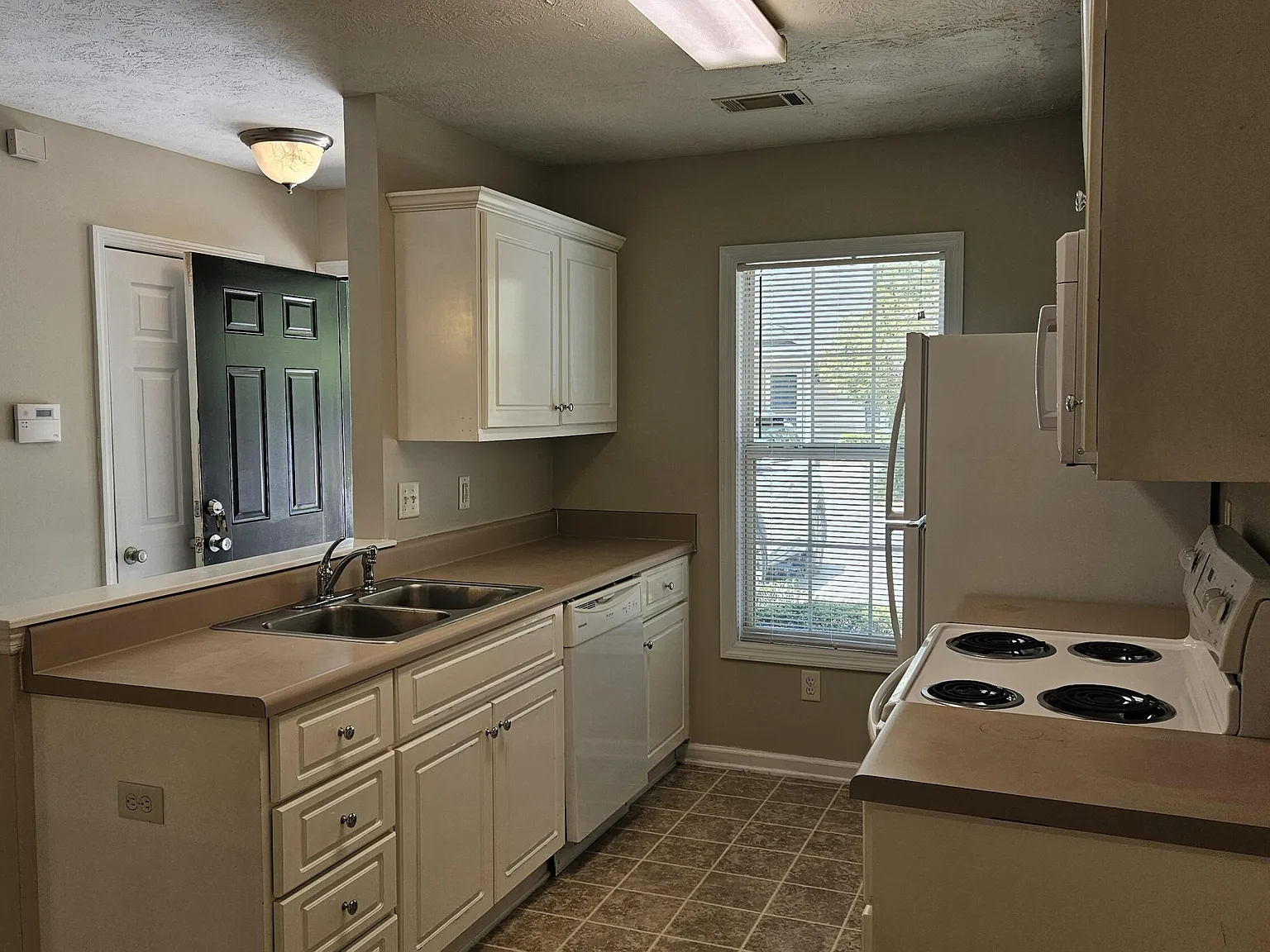 2 bed, 2.0 bath, 1092 sqft, $1,250 — Photo 3