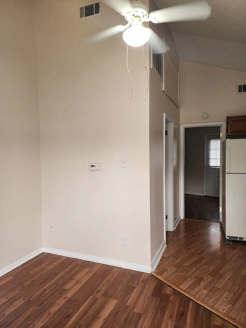 Redmond Apartments — Photo 4