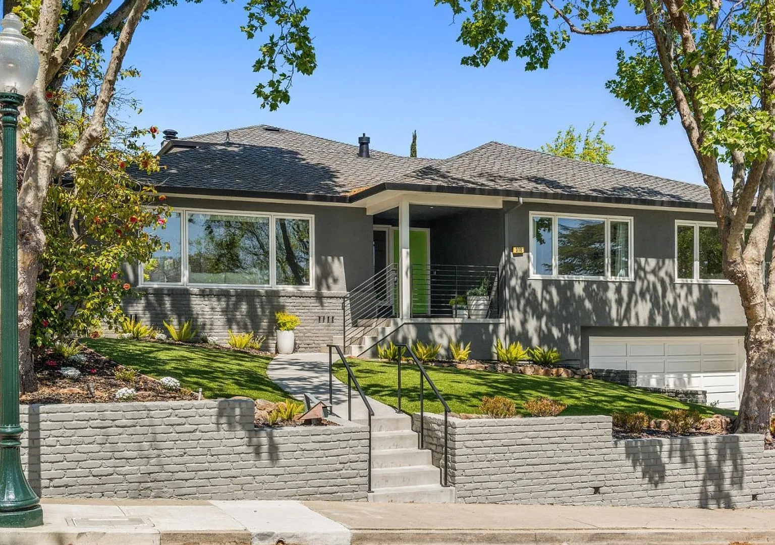Premier San Mateo Location — Photo 1
