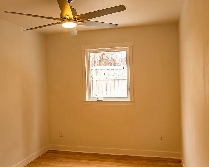 947 Terry St — Photo 14