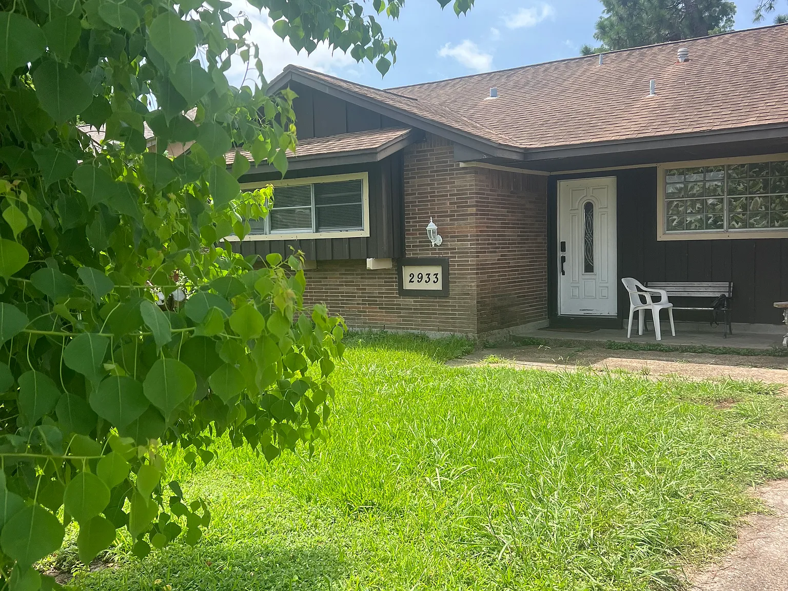 2933 Kingston Dr — Photo 2