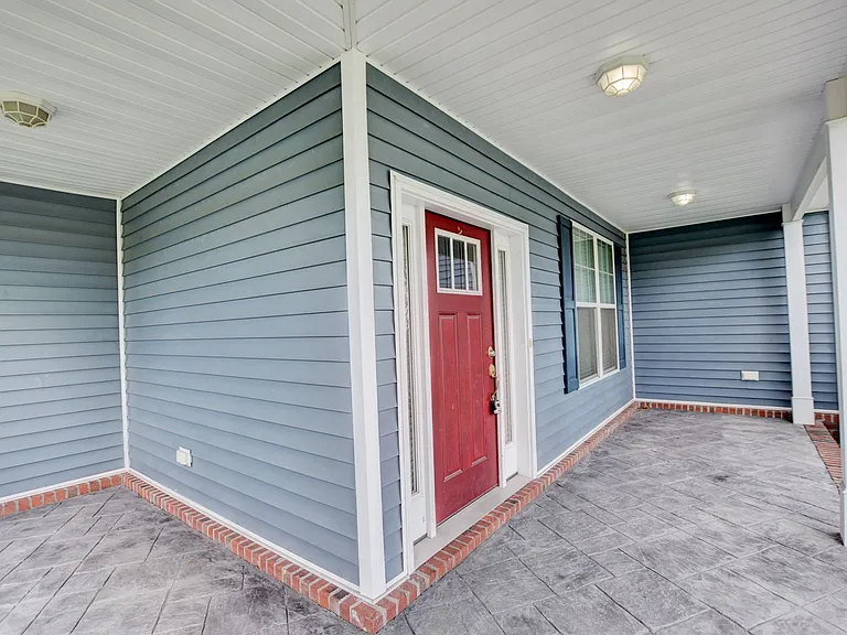 813 Evelyn Way — Photo 3