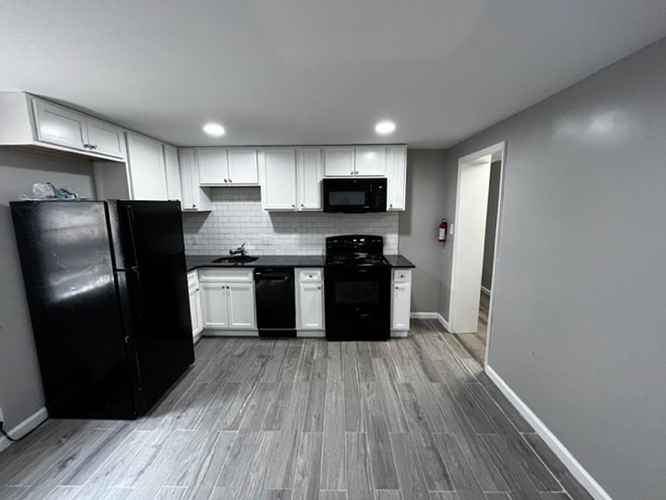 1st image of 1132 Cotton St #1/2F