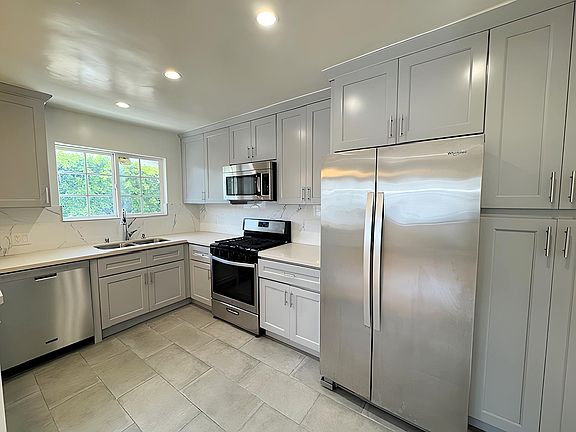 4th image of 143 N Hamilton Dr APT H