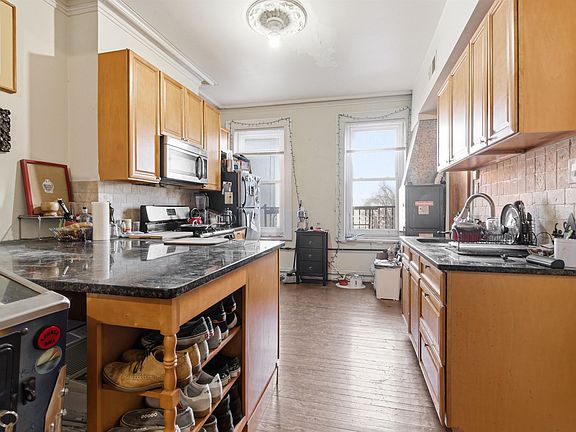 3rd image of 233 Summit Ave Floor 2