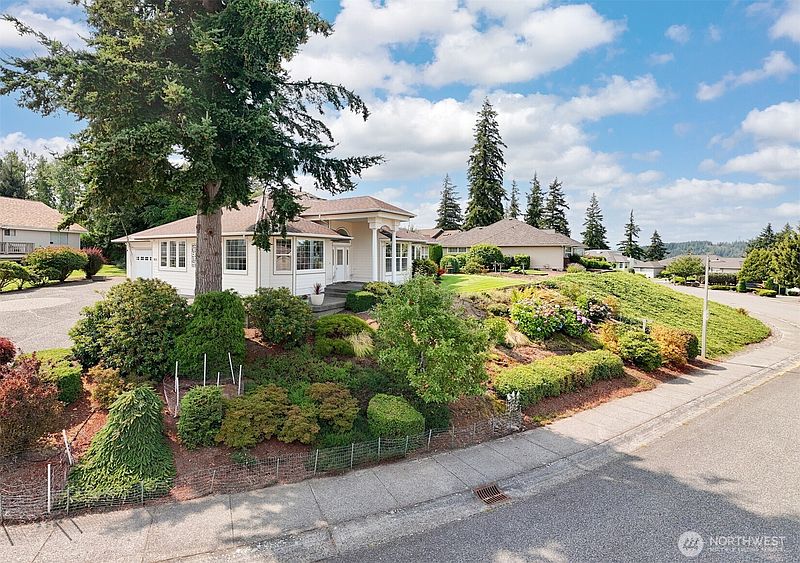 2nd image of 911 E Pacificview Drive