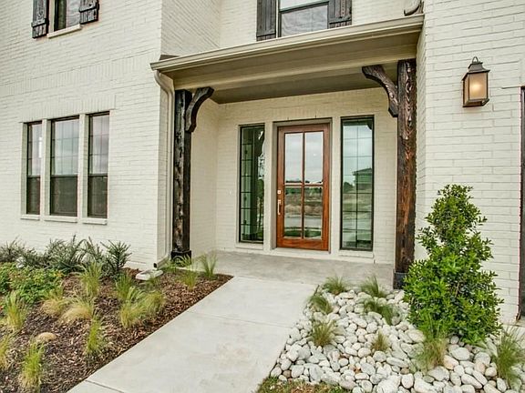 2nd image of 9172 Vintage Oaks Ct