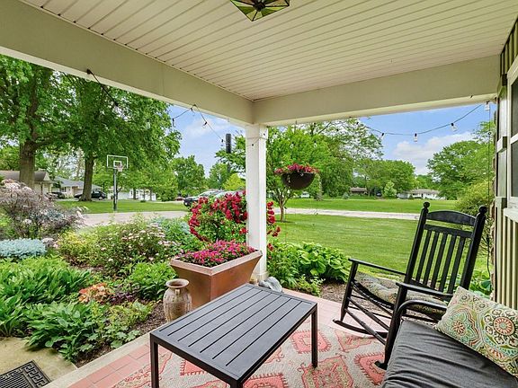 3rd image of 22 Scott Cir