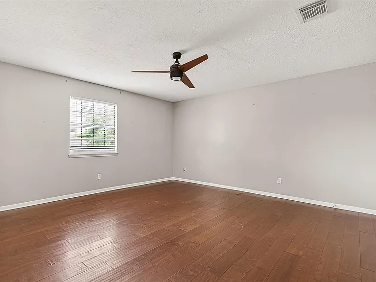 20211 Salzburg Ln — Photo 32