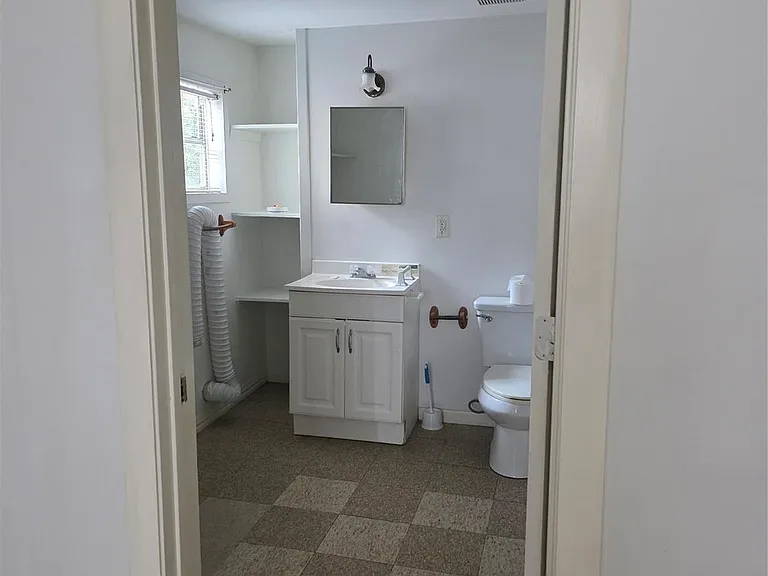 601A W Washington Ave #A — Photo 8