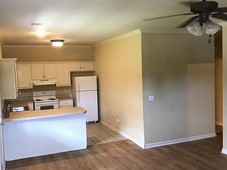 97 Cypress Cir — Photo 2