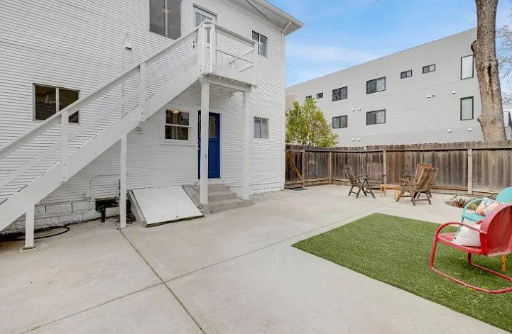 3 bed, 1032 sqft, $3,000 — Photo 3