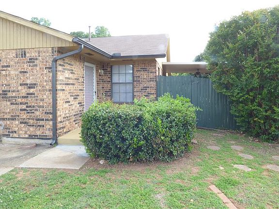 2nd image of 1008 Tall Oaks Dr