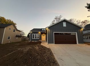 214 W Main St, Hinton, IA 51024