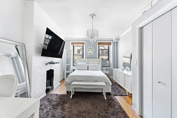 Rented by Douglas Elliman | media 2