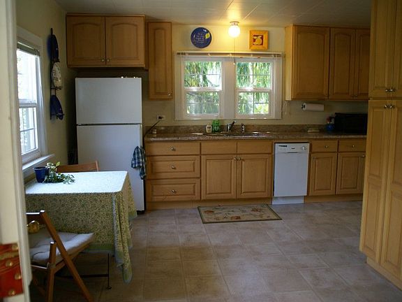 3rd image of 2221 Burbank Ave NW