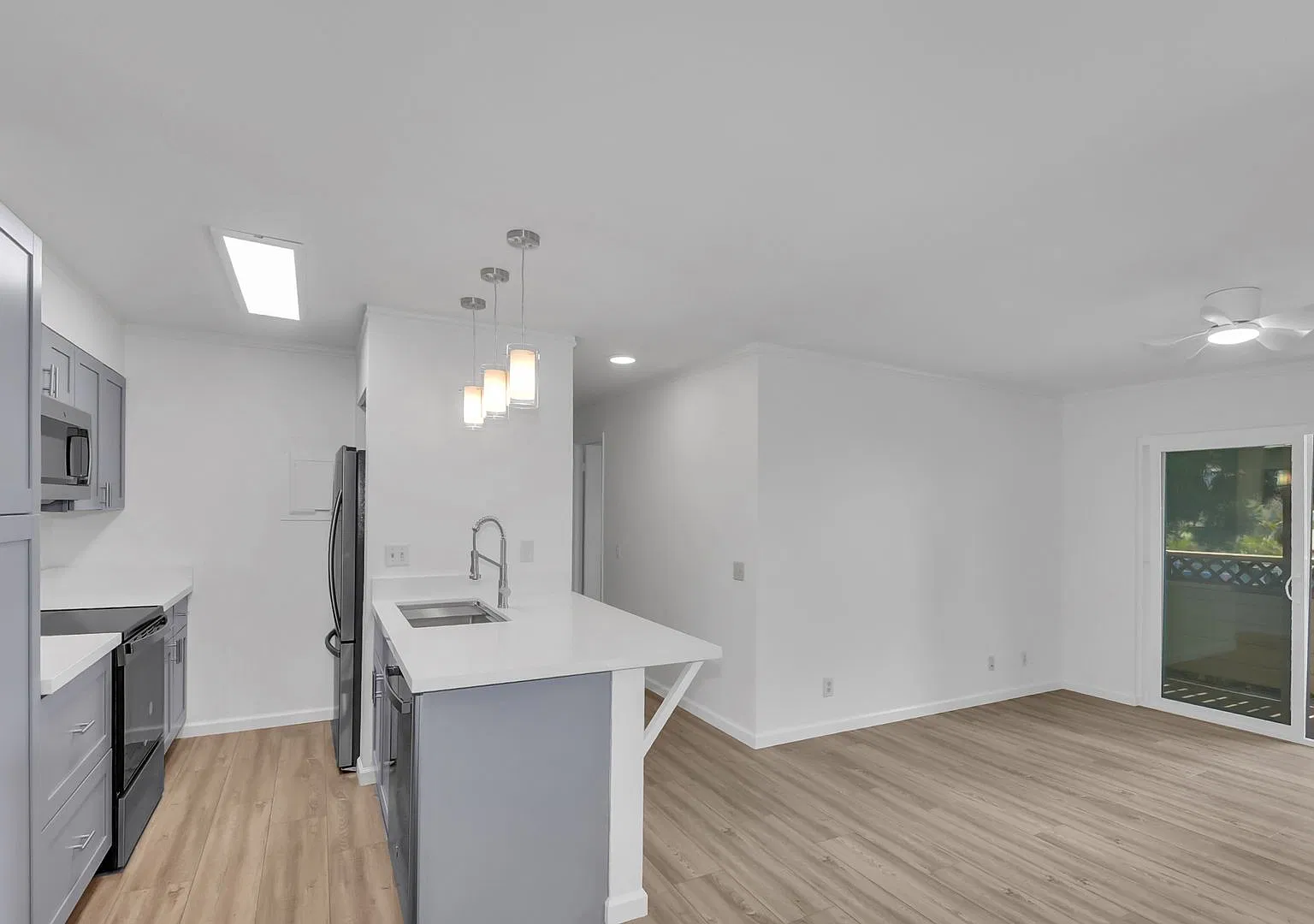 Newly Remodeled 2 Bed 2 Bath Unit! — Photo 3