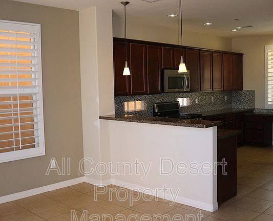 4th image of 52074 Rosewood Ln