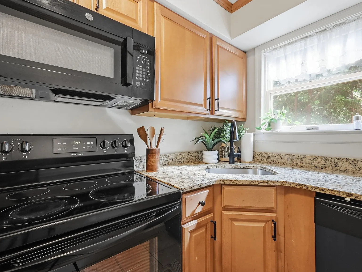 2 bed, 933 sqft, $2,050 — Photo 4