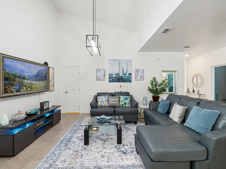 Warbler Ave — Photo 4