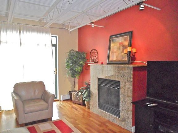 4th image of 3900 N Pine Grove Ave APT 814
