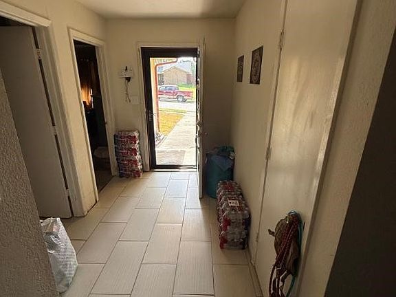 3rd image of 705 Angle Ridge Cir