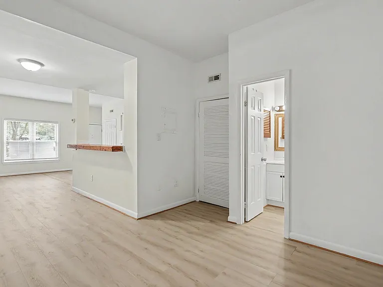 308 Patriot Ln #J — Photo 9