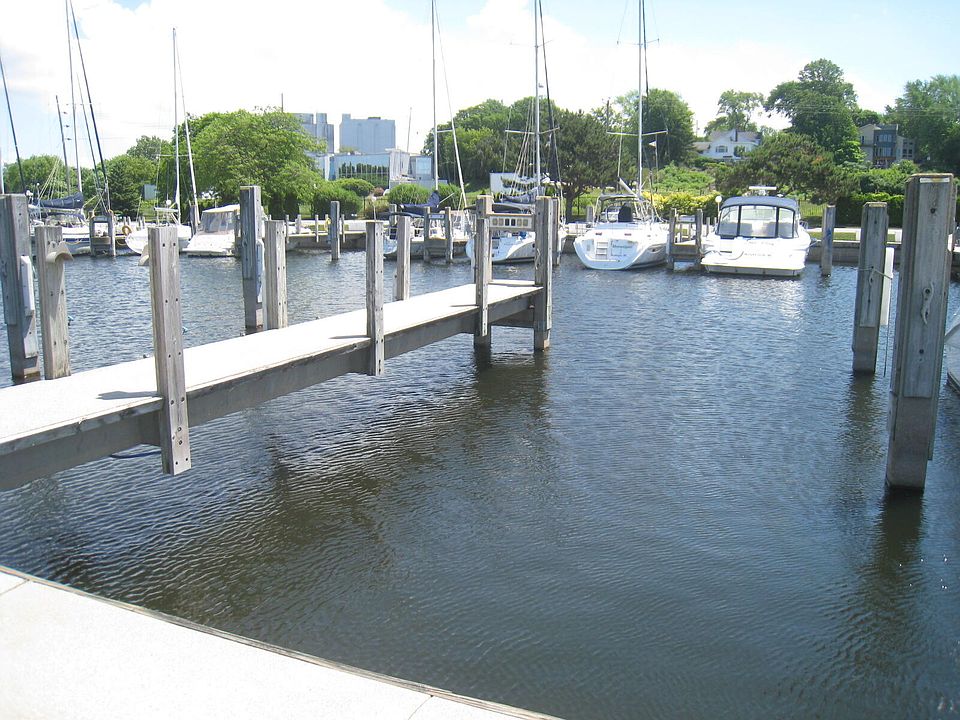 1st image of 1200 Lakeshore Dr #9