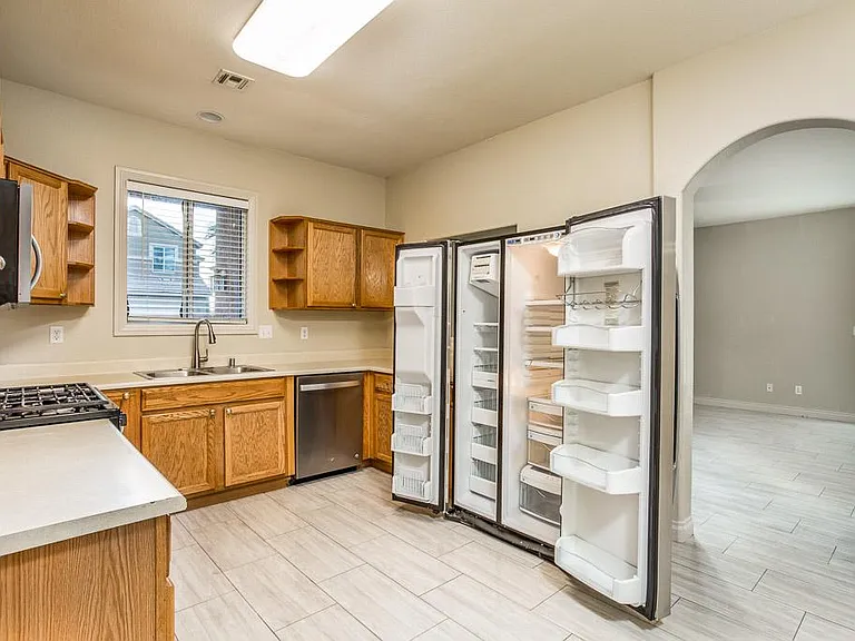 2609 Los Palos St — Photo 29