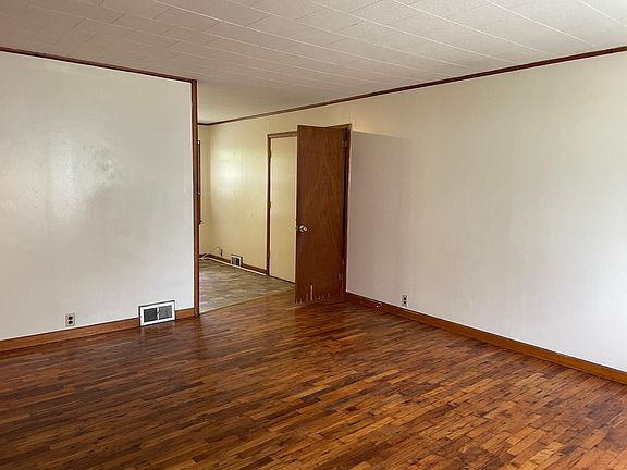 2nd image of 1009 E Randolph St