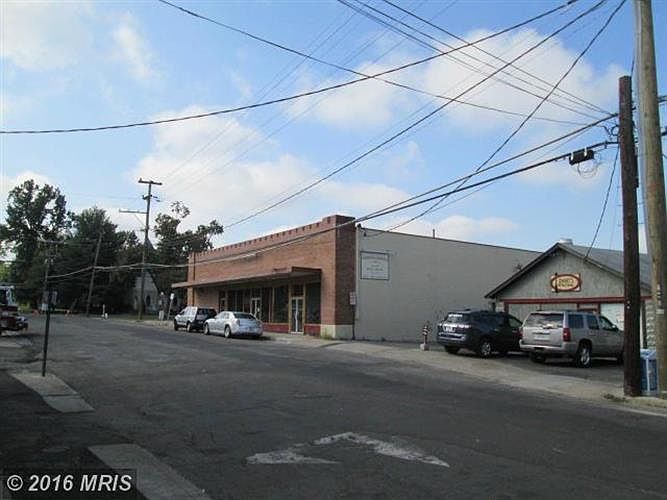 2nd image of 681 Spring St