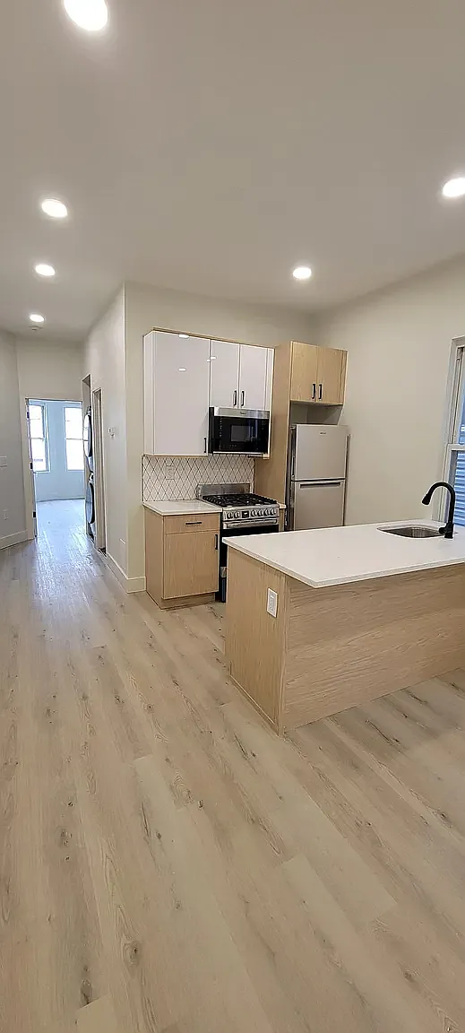 2 bed, 800 sqft, $2,349 — Photo 1